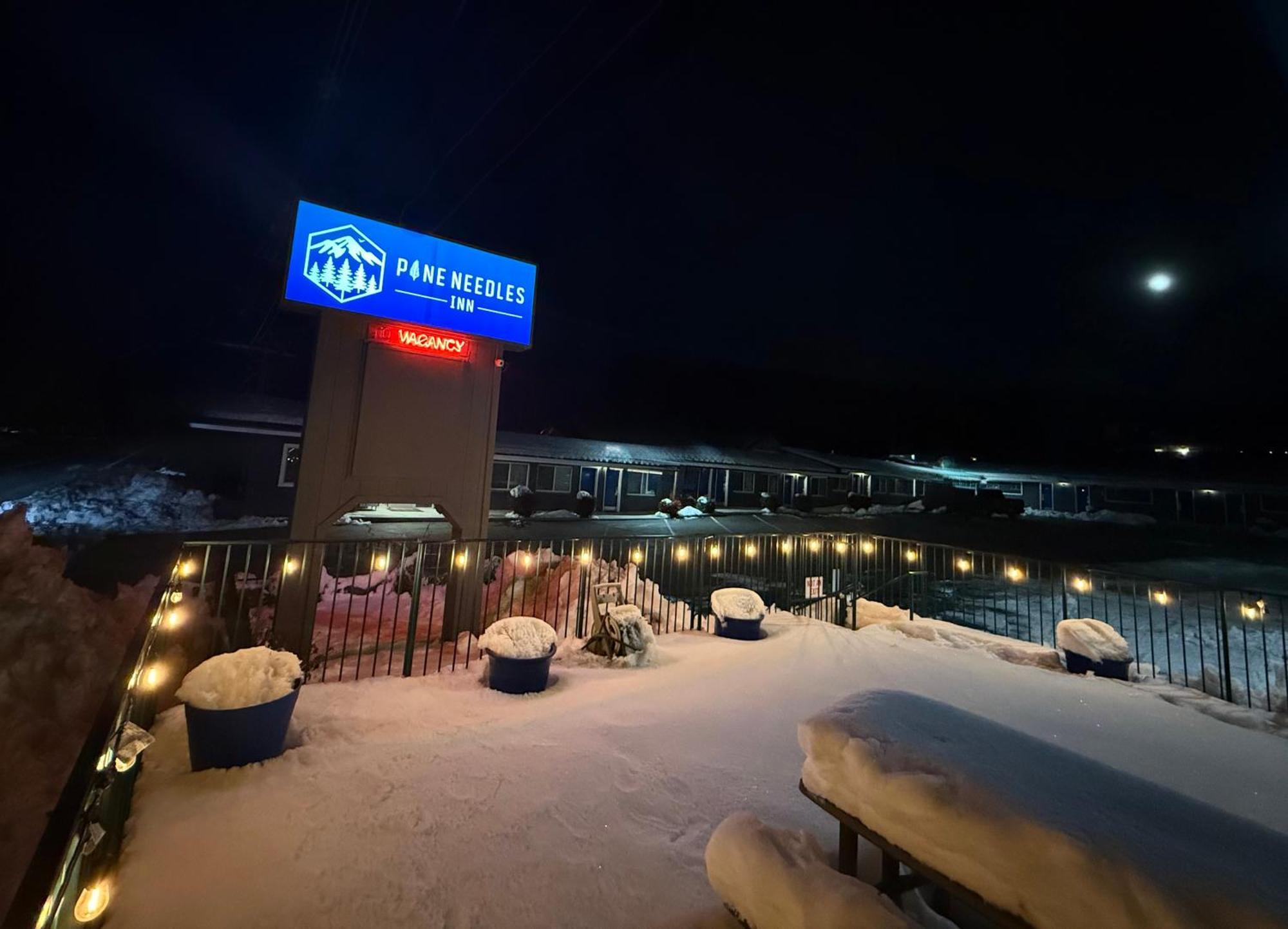 Pine Needles Inn Mount Shasta Ngoại thất bức ảnh