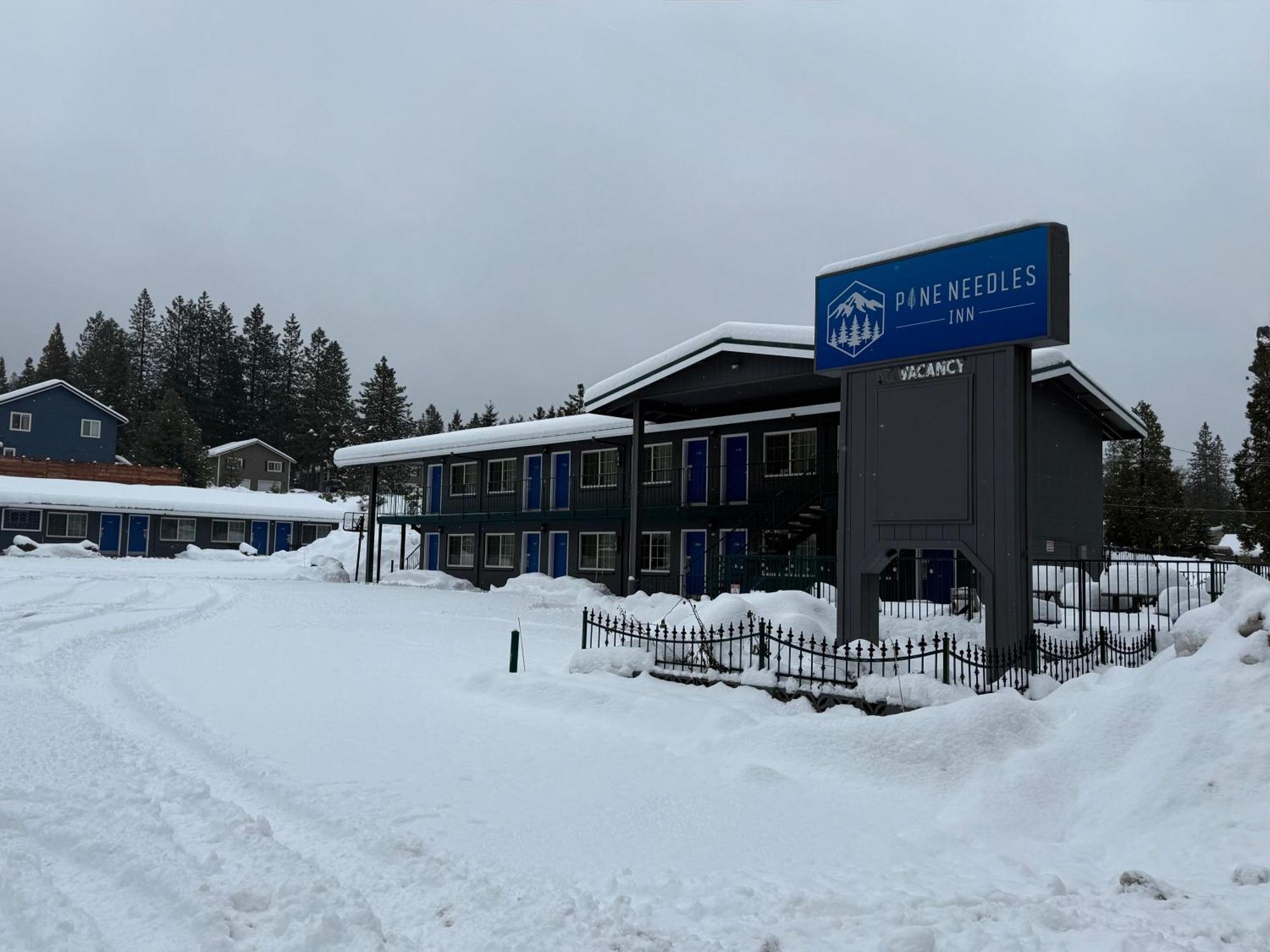 Pine Needles Inn Mount Shasta Ngoại thất bức ảnh
